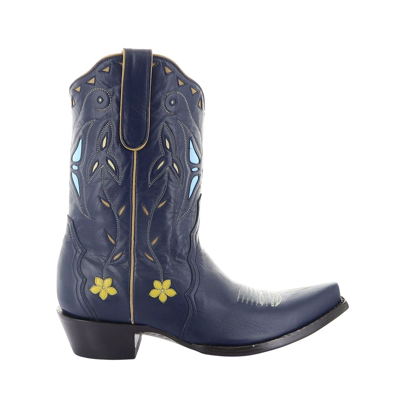 WALKING ON EAST ELEMENT ST