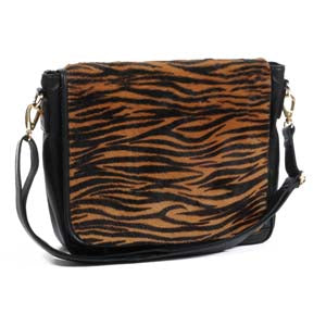 WEEKEND MESSENGER BAG